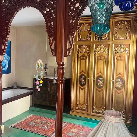 Taj Mahal * Párizs